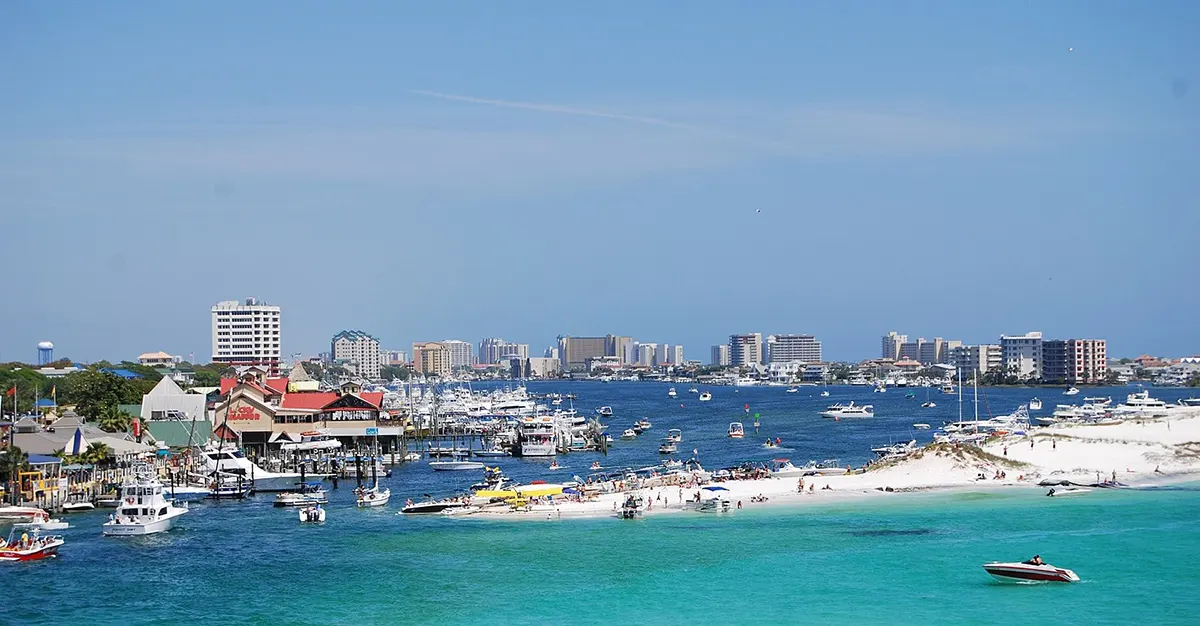 View of Water with Boats | Air Conditioning Repair in Destin | Emerald Coast Air Conditioning and Heating | AirConditioningRepairPensacola.com