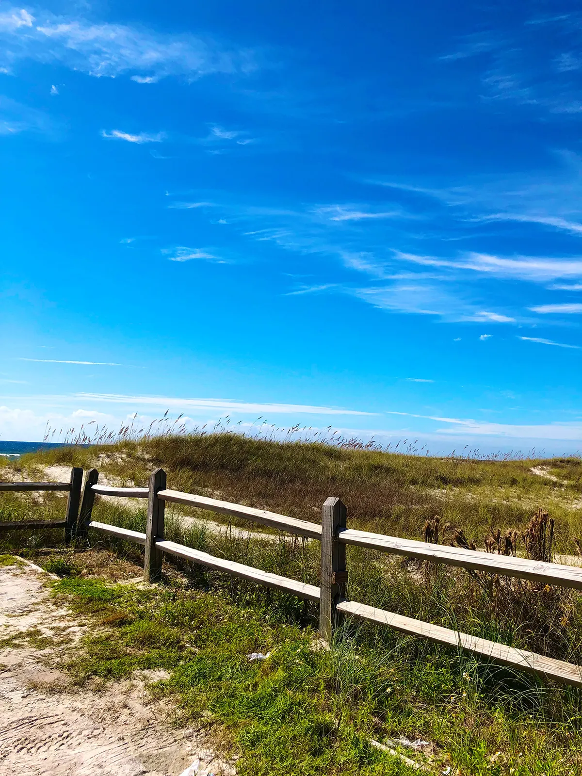 Fence, Grass, and Sand Dunes at the Beach | Air Conditioning Installation in Perdido Key | Emerald Coast Air Conditioning and Heating | AirConditioningRepairPensacola.com